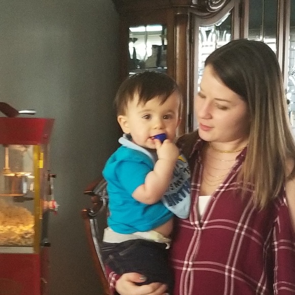 Meet your Posher, Laura - Picture 1 of 1